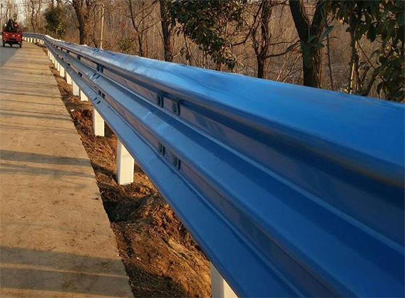 荆州公路波形护栏板的优点