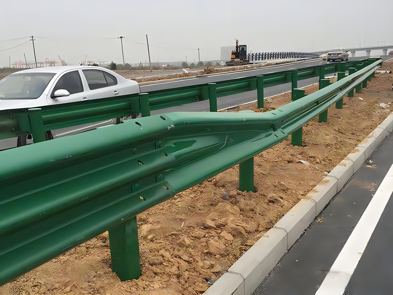 荆州高速波形护栏板日常维护方案确保道路安全新举措